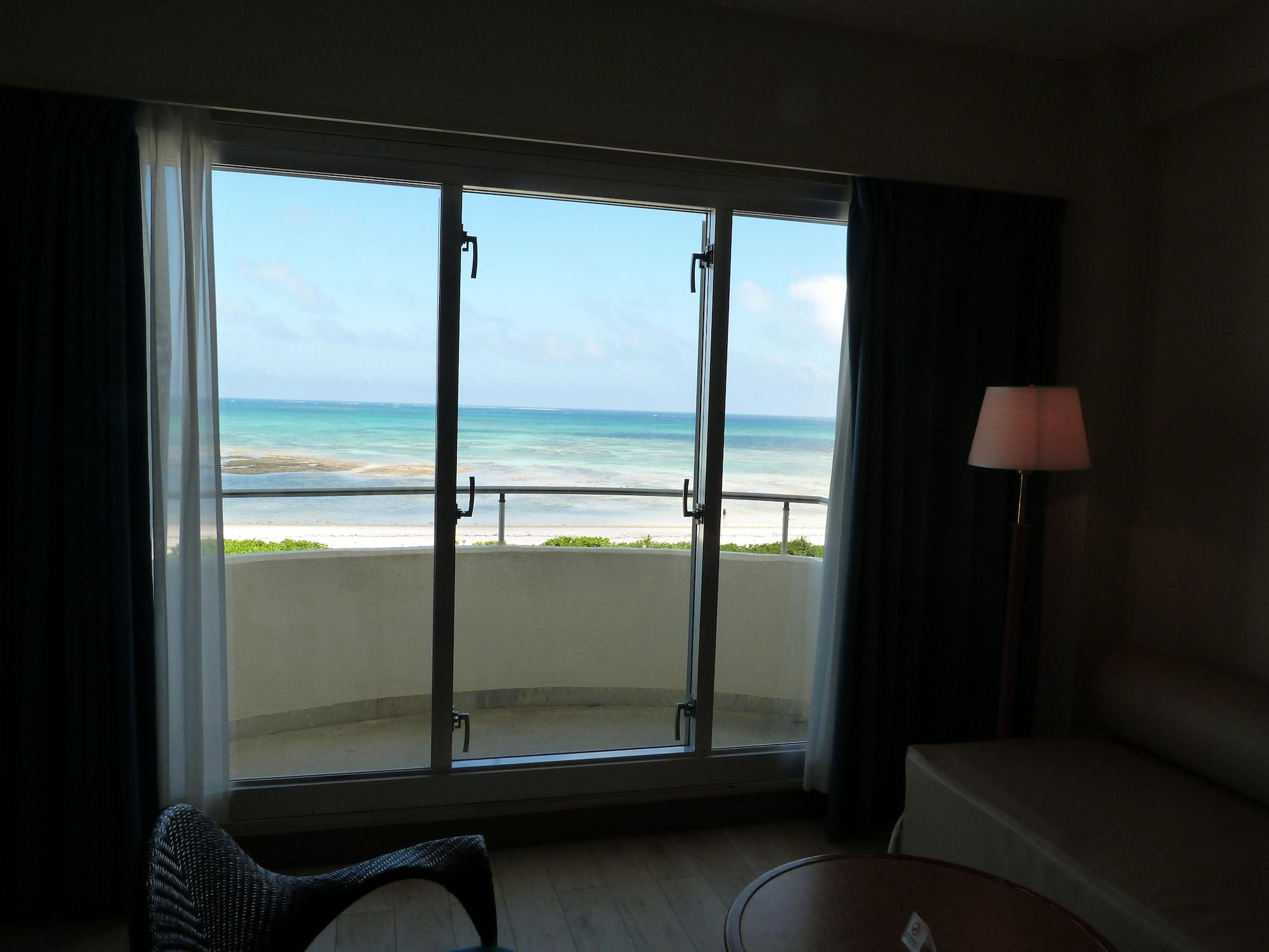 En Resort Kumejima Eef Beach Hotel Exterior photo
