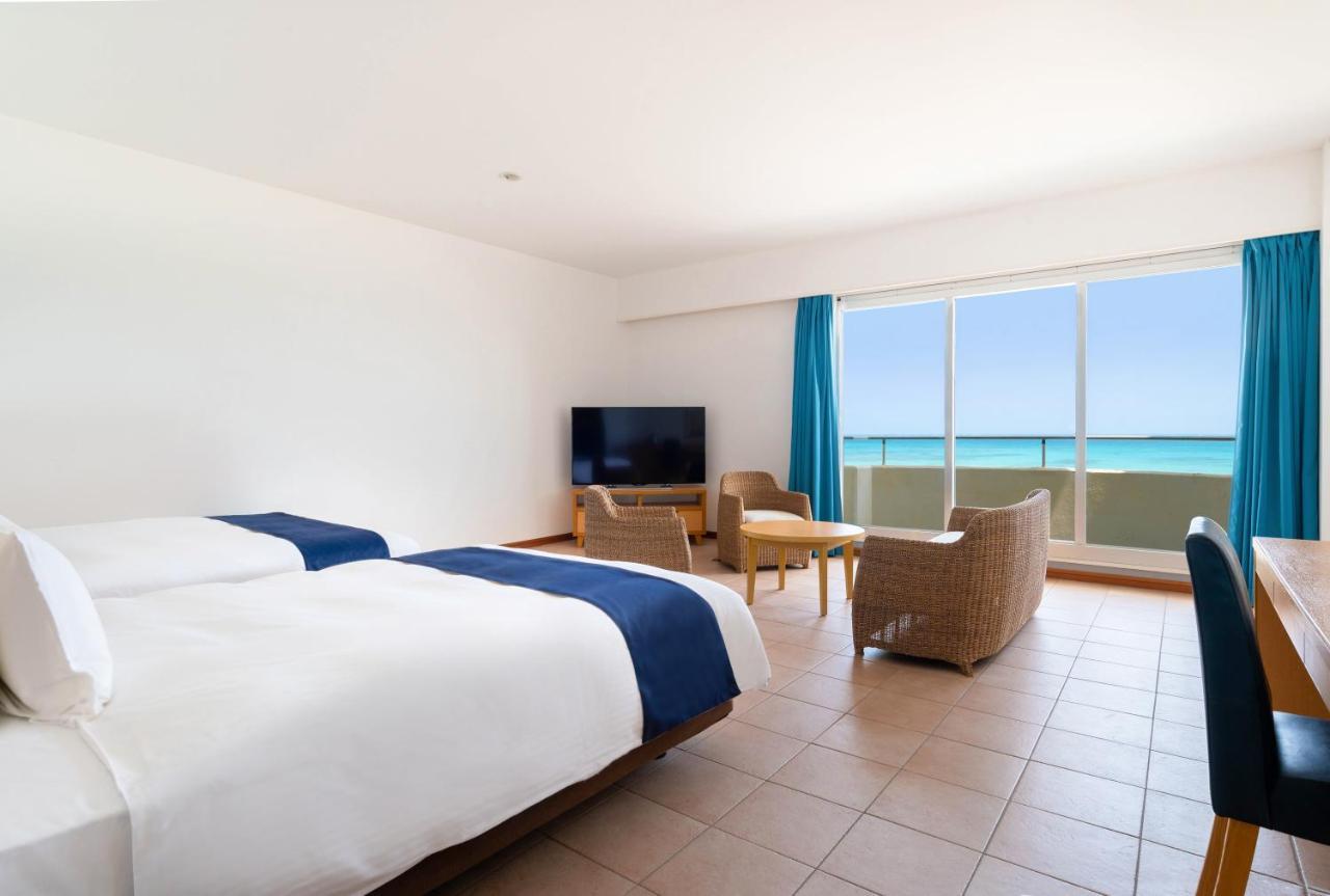 En Resort Kumejima Eef Beach Hotel Exterior photo