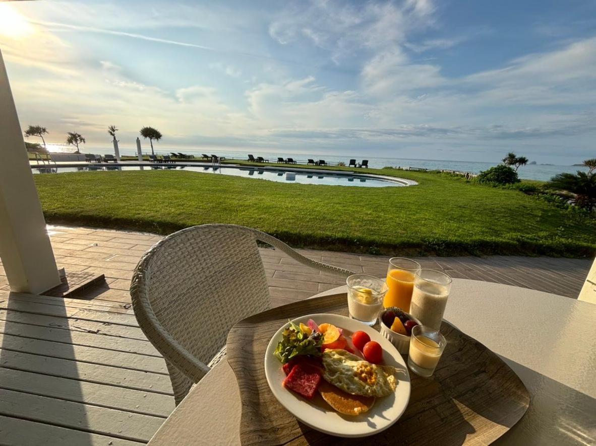 En Resort Kumejima Eef Beach Hotel Exterior photo