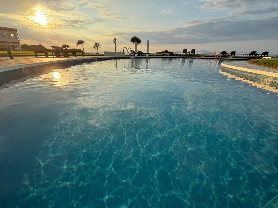 En Resort Kumejima Eef Beach Hotel Exterior photo